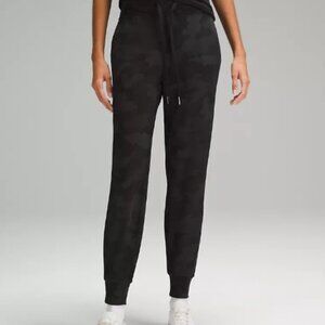Women's Size 2 Lululemon Ready to Rulu High Rise Jogger, Full Length, Black Camo
